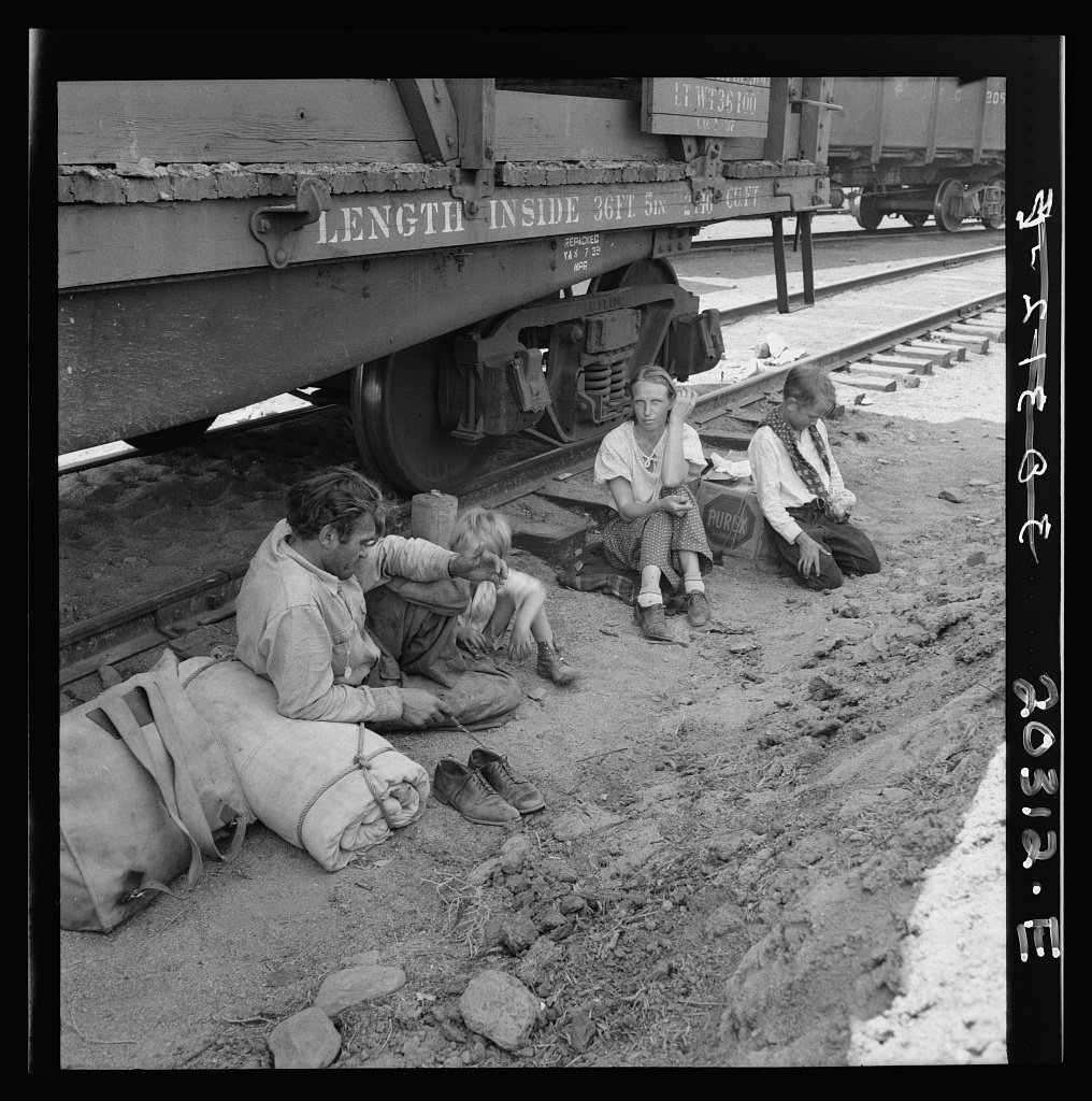 Family who traveled by freight train. Washington, Toppenish, Yakima Valley Toppenish, Yakima Valley, Wash.  Aug. 1939.  